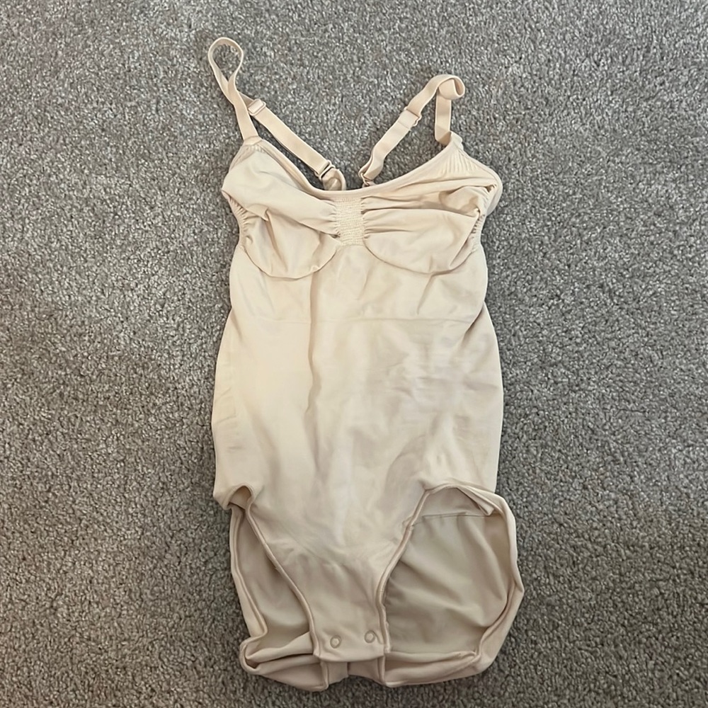 Skims Tan Body Suit size s/m